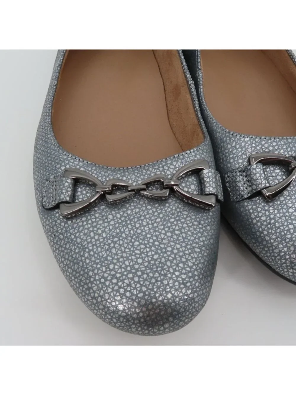 Naturalizer MAXWELL Women 9.5 W Gray Silver Buckle Round Toe Ballet Flat Shoes